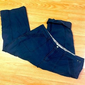 Denver Hayes Navy Cargo Capris 💙